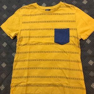 Yellow pattern tee with pocket
